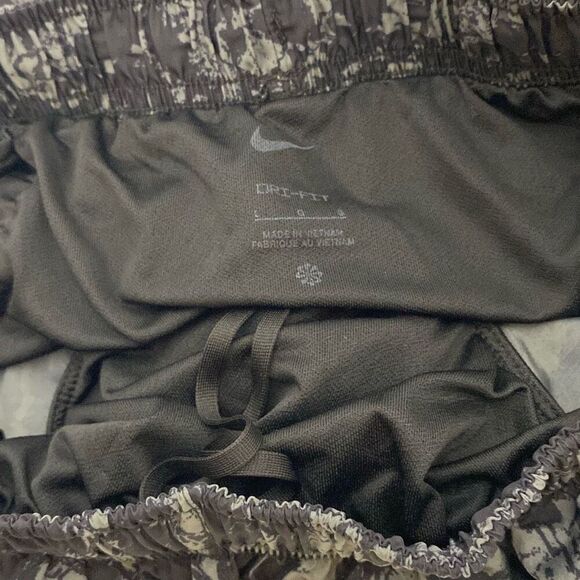 Nike Women's Black Gray Dri-Fit Tempo Printed Athletic Running Shorts Large - Picture 7 of 7